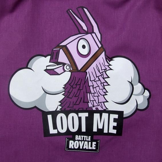 Fialový vak s obrázkem hlavy koně, mrakem a nápisem LOOT ME. Battle Royale.